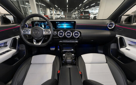 Mercedes-Benz A-Класс, 2019 год, 2 660 000 рублей, 8 фотография