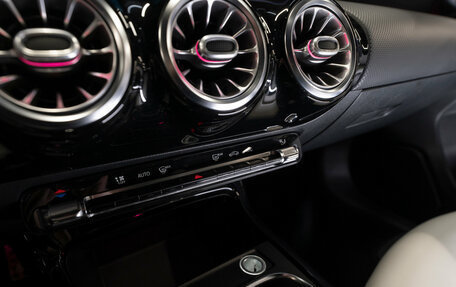 Mercedes-Benz A-Класс, 2019 год, 2 660 000 рублей, 17 фотография