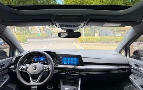 Volkswagen Golf VIII, 2022 год, 2 100 000 рублей, 11 фотография