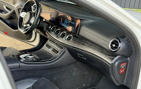 Mercedes-Benz E-Класс, 2019 год, 3 400 000 рублей, 19 фотография