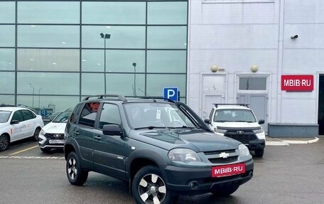 Chevrolet Niva I рестайлинг, 2018 год, 579 000 рублей, 2 фотография