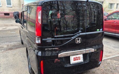 Honda Stepwgn IV, 2015 год, 1 750 000 рублей, 3 фотография