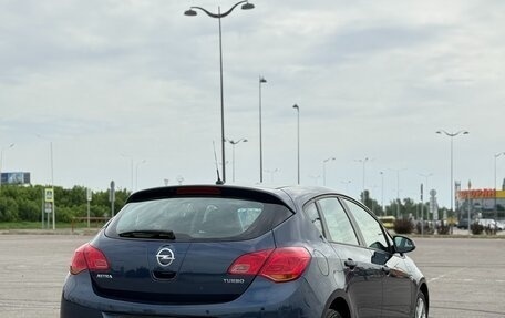 Opel Astra J, 2011 год, 700 000 рублей, 2 фотография