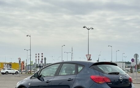 Opel Astra J, 2011 год, 700 000 рублей, 3 фотография