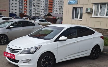 Hyundai Solaris II рестайлинг, 2014 год, 910 000 рублей, 3 фотография