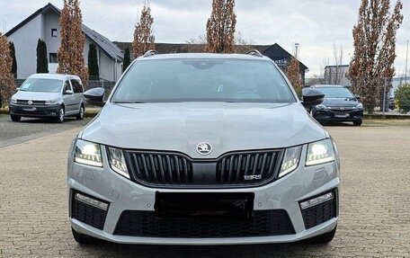 Skoda Octavia RS, 2019 год, 4 750 000 рублей, 2 фотография
