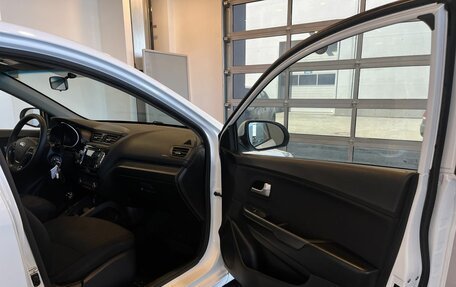 KIA Rio III рестайлинг, 2016 год, 1 350 000 рублей, 23 фотография