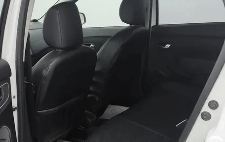 Renault Logan II, 2017 год, 850 000 рублей, 12 фотография