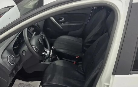 Renault Logan II, 2017 год, 850 000 рублей, 16 фотография