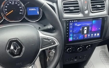 Renault Logan II, 2017 год, 850 000 рублей, 13 фотография