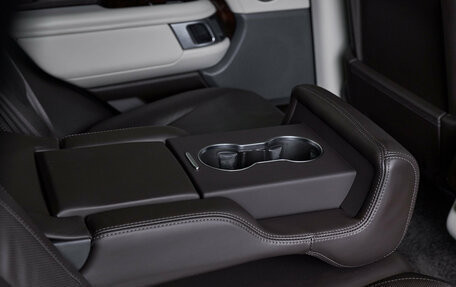 Land Rover Range Rover IV рестайлинг, 2020 год, 7 950 000 рублей, 26 фотография