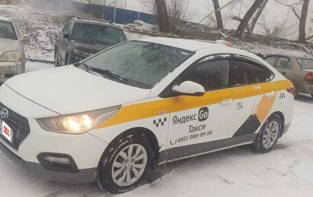 Hyundai Solaris II рестайлинг, 2018 год, 730 000 рублей, 2 фотография