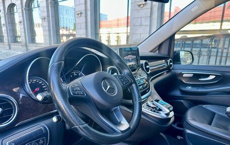 Mercedes-Benz V-Класс, 2017 год, 3 500 000 рублей, 19 фотография