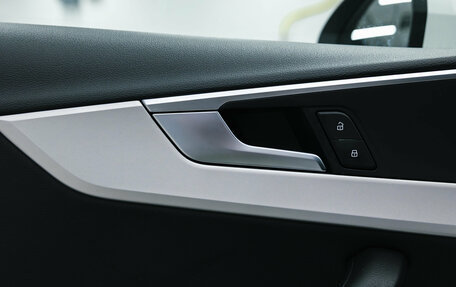 Audi A4, 2018 год, 2 185 000 рублей, 12 фотография