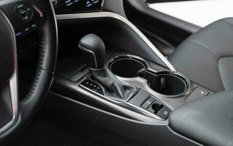 Toyota Camry, 2021 год, 2 550 000 рублей, 11 фотография