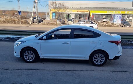 Hyundai Solaris II рестайлинг, 2021 год, 1 900 000 рублей, 9 фотография