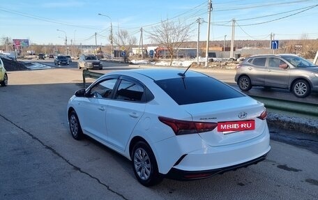 Hyundai Solaris II рестайлинг, 2021 год, 1 900 000 рублей, 8 фотография