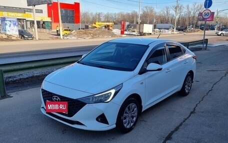 Hyundai Solaris II рестайлинг, 2021 год, 1 900 000 рублей, 10 фотография