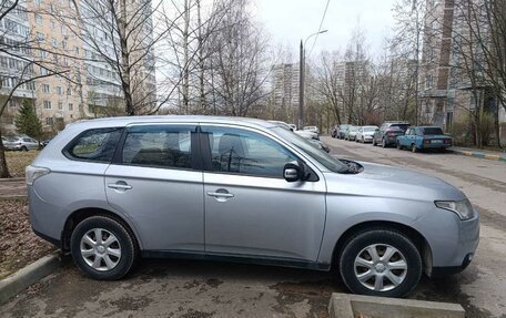 Mitsubishi Outlander III рестайлинг 3, 2012 год, 750 000 рублей, 3 фотография