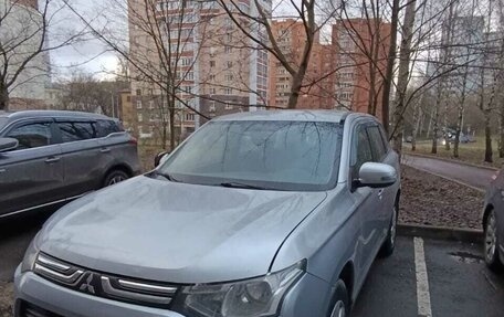 Mitsubishi Outlander III рестайлинг 3, 2012 год, 750 000 рублей, 2 фотография
