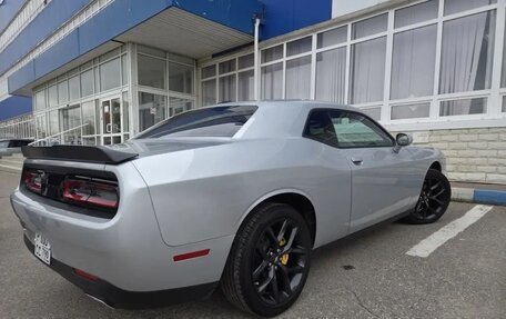 Dodge Challenger III рестайлинг 2, 2022 год, 4 990 000 рублей, 6 фотография