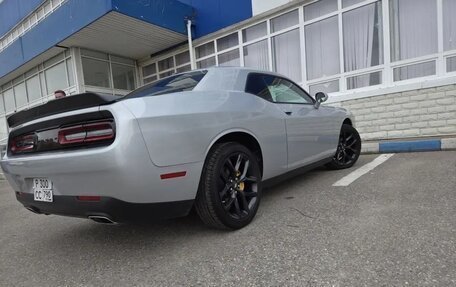 Dodge Challenger III рестайлинг 2, 2022 год, 4 990 000 рублей, 4 фотография