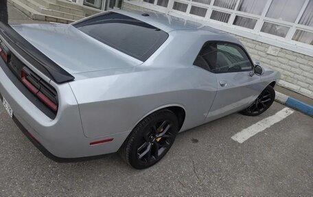 Dodge Challenger III рестайлинг 2, 2022 год, 4 990 000 рублей, 3 фотография