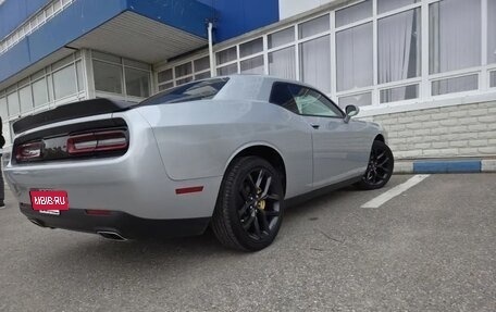 Dodge Challenger III рестайлинг 2, 2022 год, 4 990 000 рублей, 7 фотография