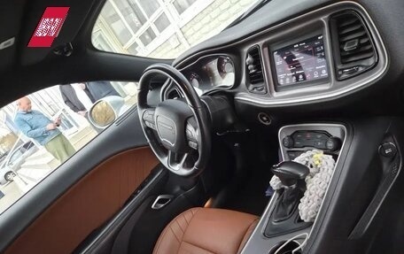 Dodge Challenger III рестайлинг 2, 2022 год, 4 990 000 рублей, 8 фотография