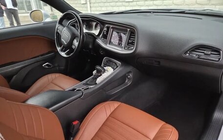 Dodge Challenger III рестайлинг 2, 2022 год, 4 990 000 рублей, 16 фотография