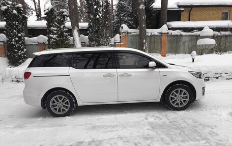 KIA Carnival III, 2016 год, 2 700 000 рублей, 3 фотография