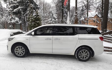 KIA Carnival III, 2016 год, 2 700 000 рублей, 4 фотография