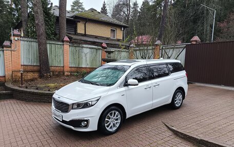 KIA Carnival III, 2016 год, 2 700 000 рублей, 10 фотография