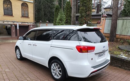 KIA Carnival III, 2016 год, 2 700 000 рублей, 13 фотография