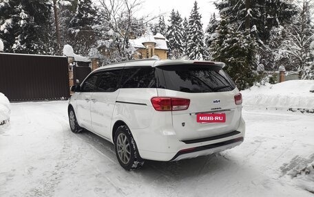 KIA Carnival III, 2016 год, 2 700 000 рублей, 6 фотография