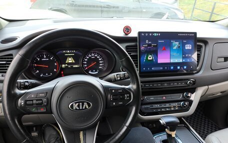 KIA Carnival III, 2016 год, 2 700 000 рублей, 17 фотография