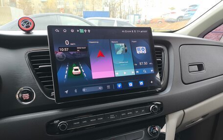 KIA Carnival III, 2016 год, 2 700 000 рублей, 18 фотография