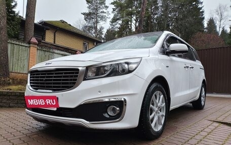 KIA Carnival III, 2016 год, 2 700 000 рублей, 8 фотография