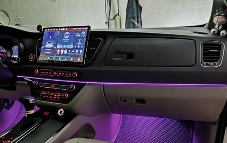 KIA Carnival III, 2016 год, 2 700 000 рублей, 19 фотография