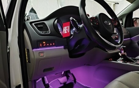 KIA Carnival III, 2016 год, 2 700 000 рублей, 20 фотография