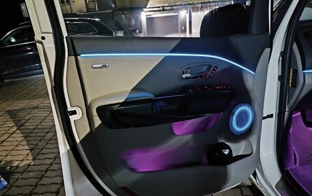 KIA Carnival III, 2016 год, 2 700 000 рублей, 23 фотография