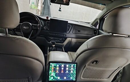 KIA Carnival III, 2016 год, 2 700 000 рублей, 28 фотография