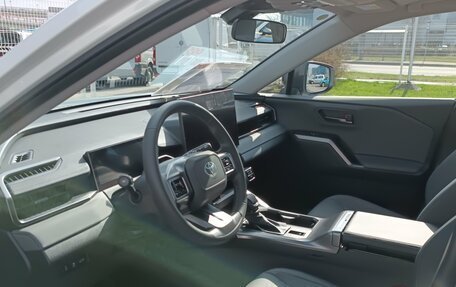 Toyota RAV4, 2025 год, 5 300 000 рублей, 10 фотография