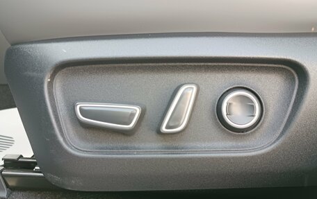 Toyota RAV4, 2025 год, 5 300 000 рублей, 28 фотография