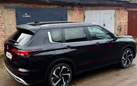 Mitsubishi Outlander, 2023 год, 4 580 000 рублей, 3 фотография