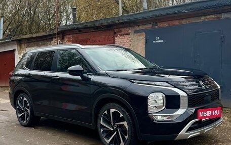 Mitsubishi Outlander, 2023 год, 4 580 000 рублей, 2 фотография