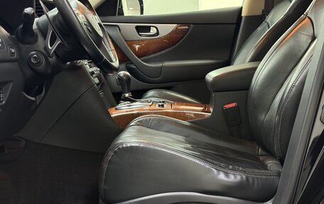 Infiniti QX70, 2017 год, 2 800 000 рублей, 11 фотография