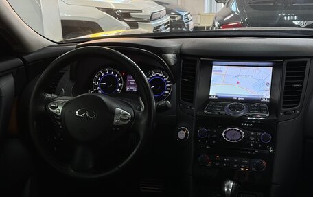 Infiniti QX70, 2017 год, 2 800 000 рублей, 12 фотография