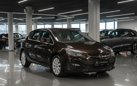 Opel Astra J, 2013 год, 690 000 рублей, 2 фотография