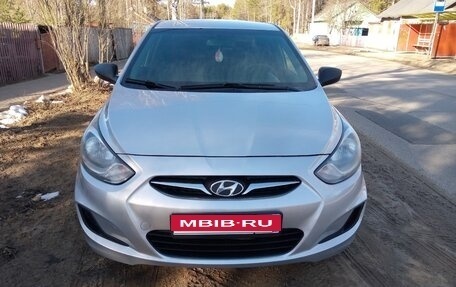 Hyundai Solaris II рестайлинг, 2011 год, 680 000 рублей, 1 фотография